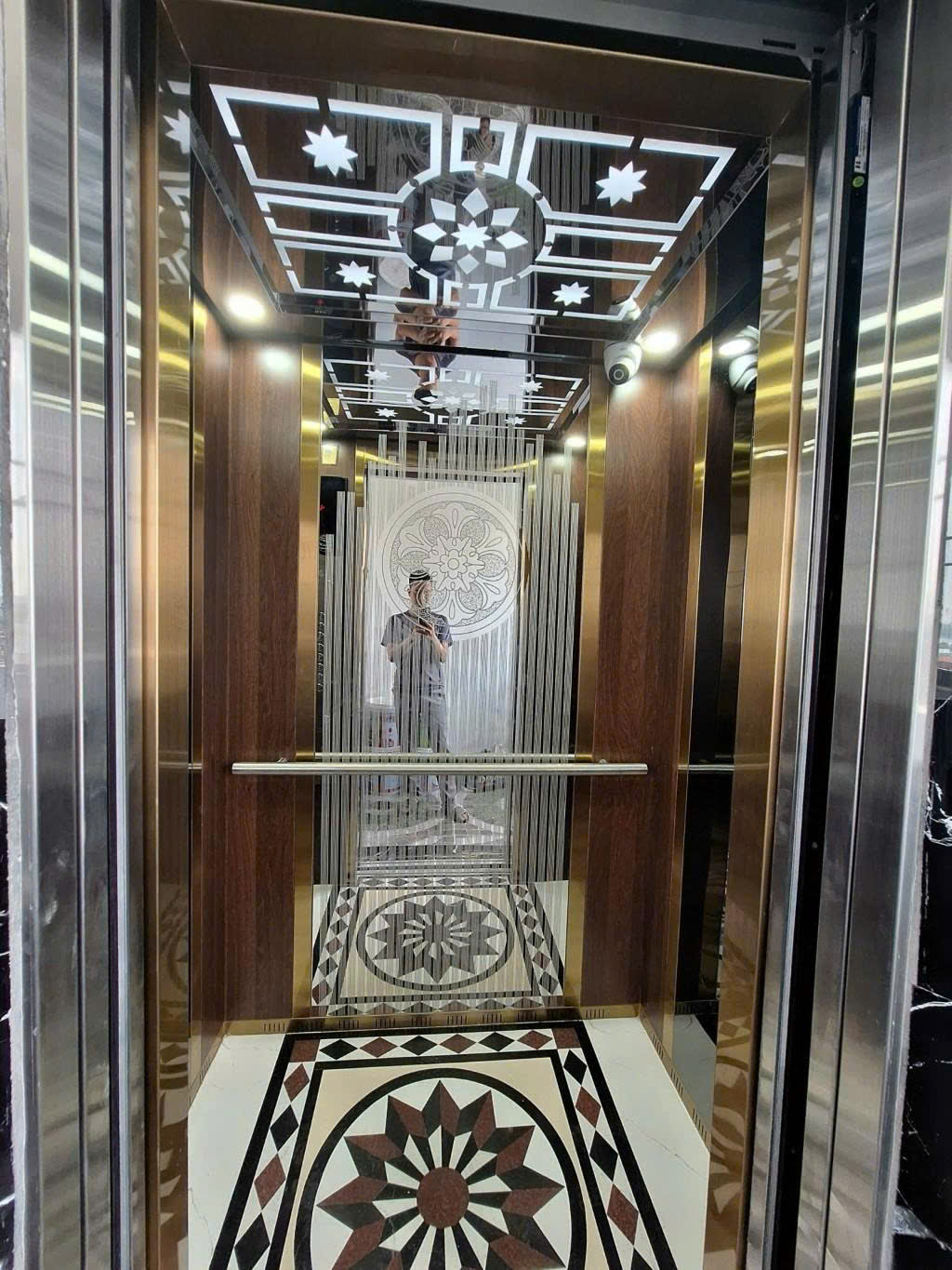 Bán tòa CCMN Tân Mai 90m x 8 tầng thang máy, Doanh thu trên 1 Tỷ/ năm. Ô tô kinh doanh DT. Giá hơn 21 tỷ